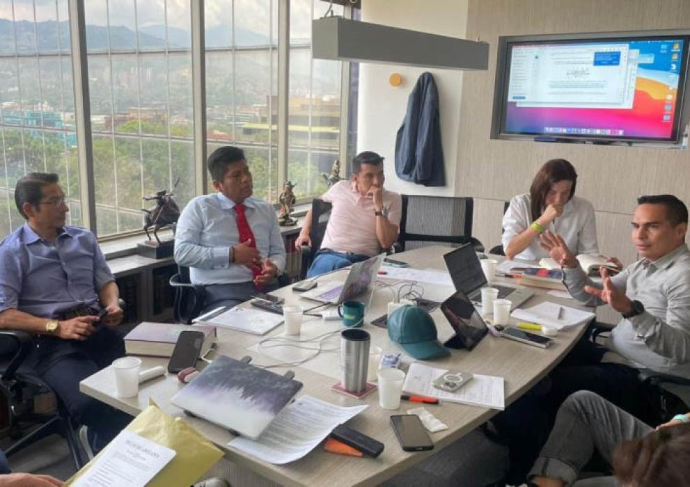 Decastro | Defendemos sus derechos y capacitamos abogados