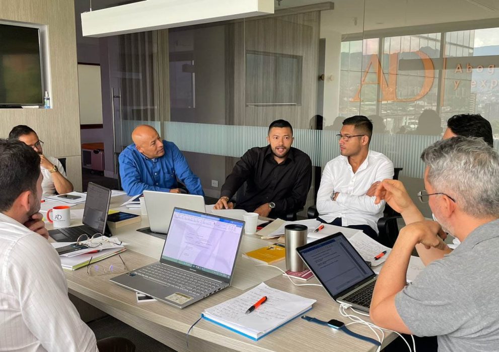 Decastro | Defendemos sus derechos y capacitamos abogados